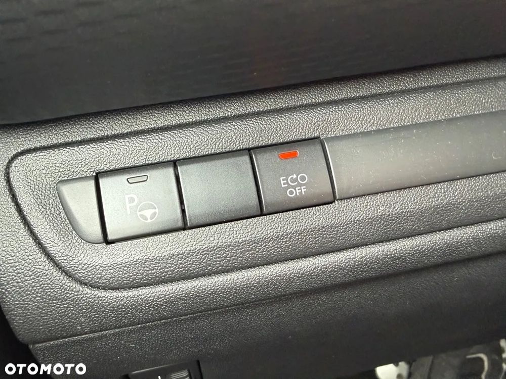 Peugeot 2008 PureTech 110 Stop&Start EAT6 Crossway - 19