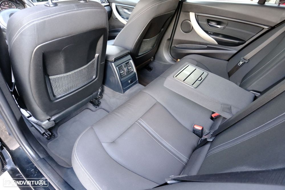 BMW 318 d Line Sport Auto - 11