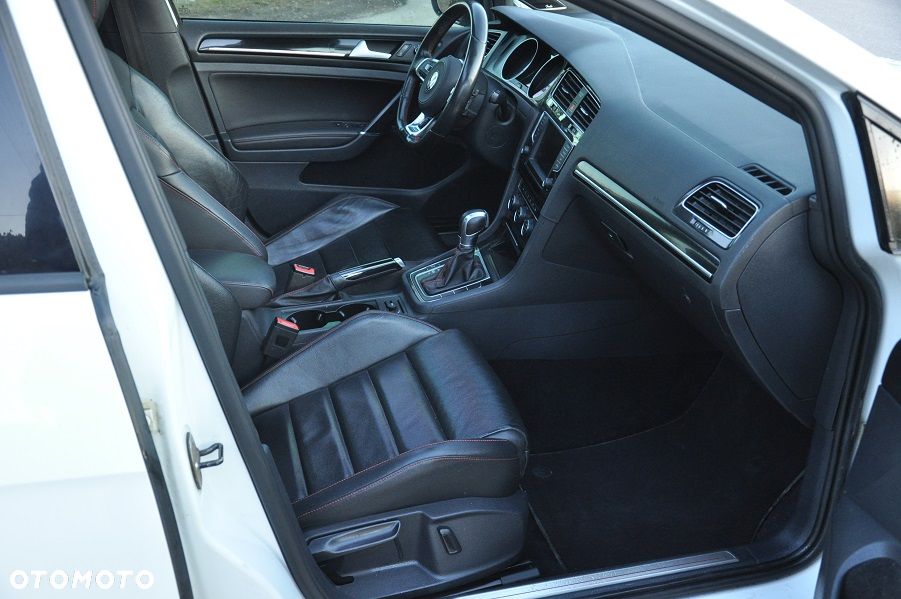 Volkswagen Golf - 9