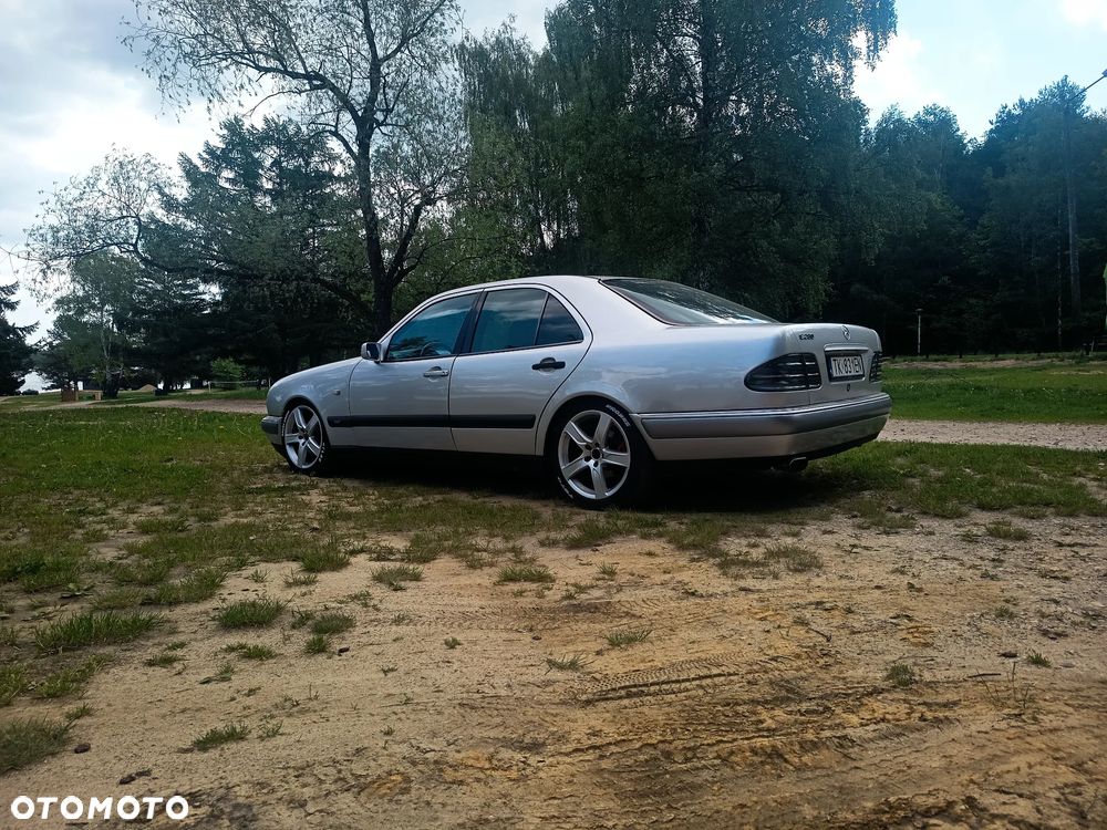 Mercedes-Benz Klasa E 230 Avantgarde - 26