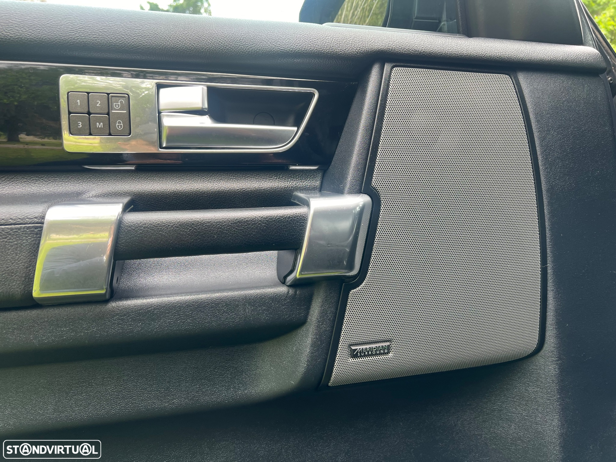 Land Rover Discovery SD V6 HSE - 11