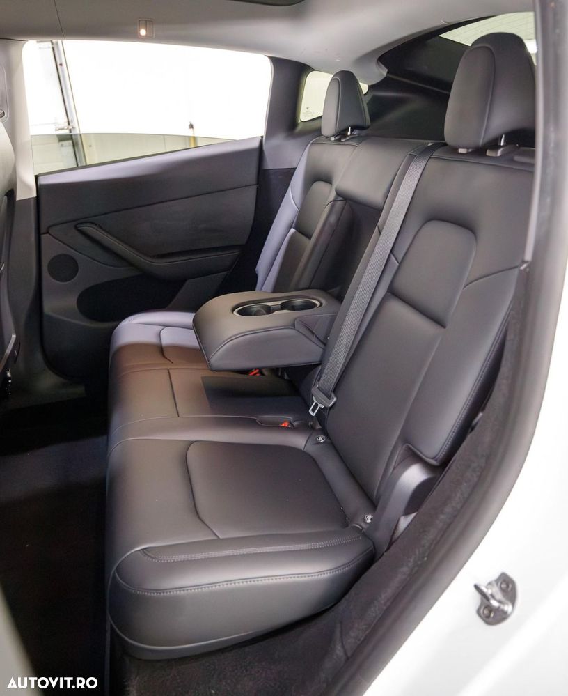 Tesla Model Y Long Range Dual Motor AWD - 15