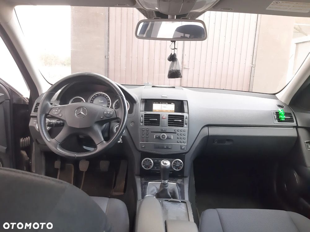 Mercedes-Benz Klasa C 180 CGI BlueEFFICIENCY - 14