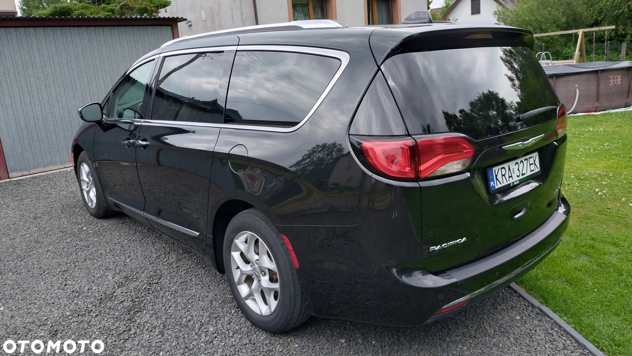 Chrysler Pacifica - 4