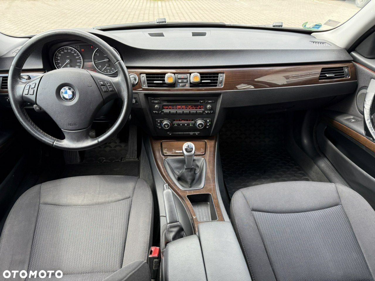 BMW Seria 3 318i Touring - 13
