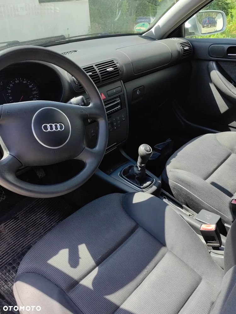 Audi A3 3-drzwiowe 1.6 Ambiente - 7