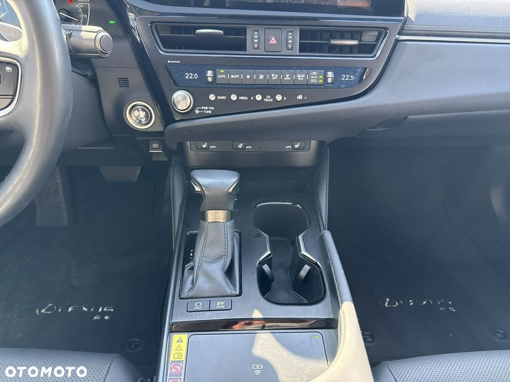 Lexus ES 300h Business Edition - 24