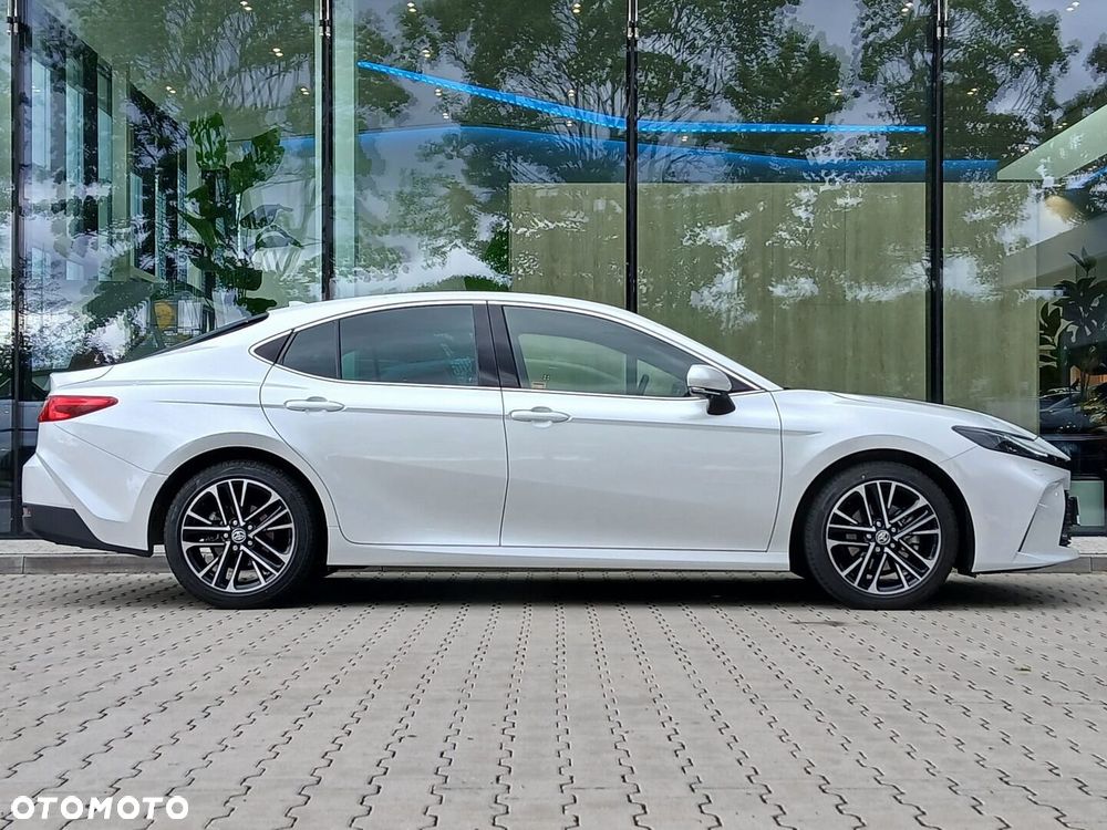 Toyota Camry - 3