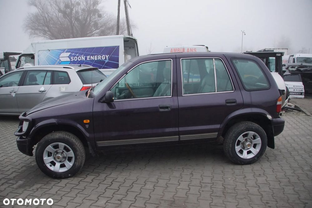 Auto na części - Kia Sportage I 2.0 DOHC 128 KM 4x4 1997R Silnik Skrzynia Drzwi Maska Klapa Drzwi Błotnik Zderzak Szyba Lusterko Klamka Lampa Deska Kokpit Sterownik Moduł Czujnik Licznik Panel - 8