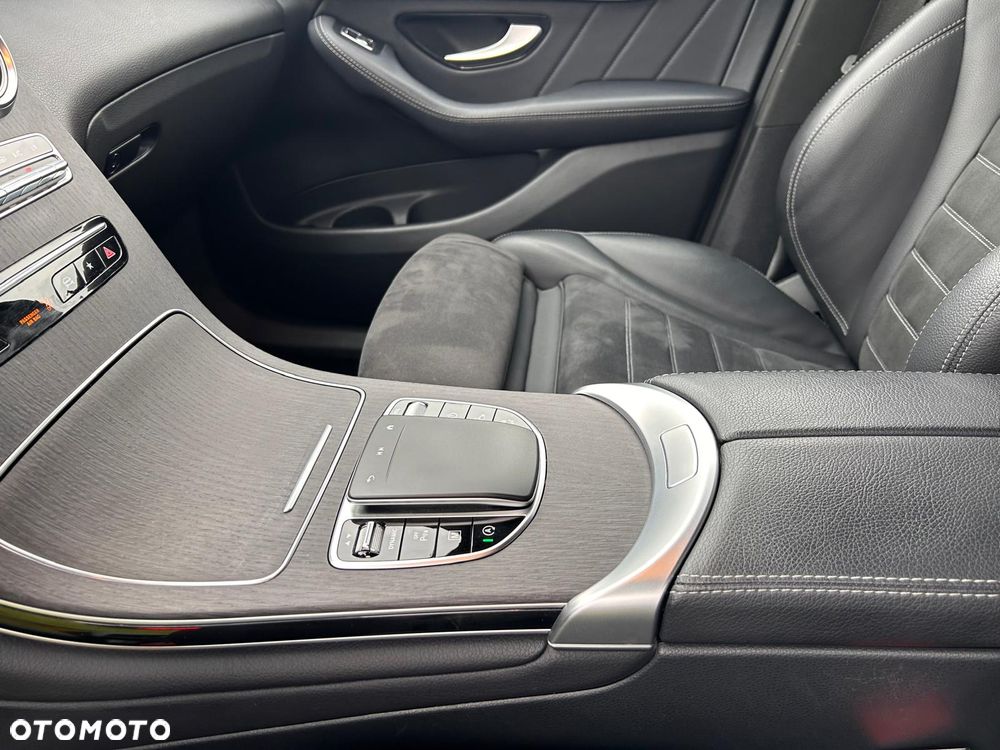 Mercedes-Benz GLC 200 4Matic 9G-TRONIC AMG Line - 14