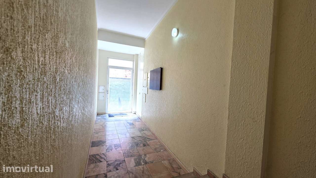 T2 - 3 Assoalhadas - Baixa - Centro da cidade com terraço - Grande imagem: 3/26