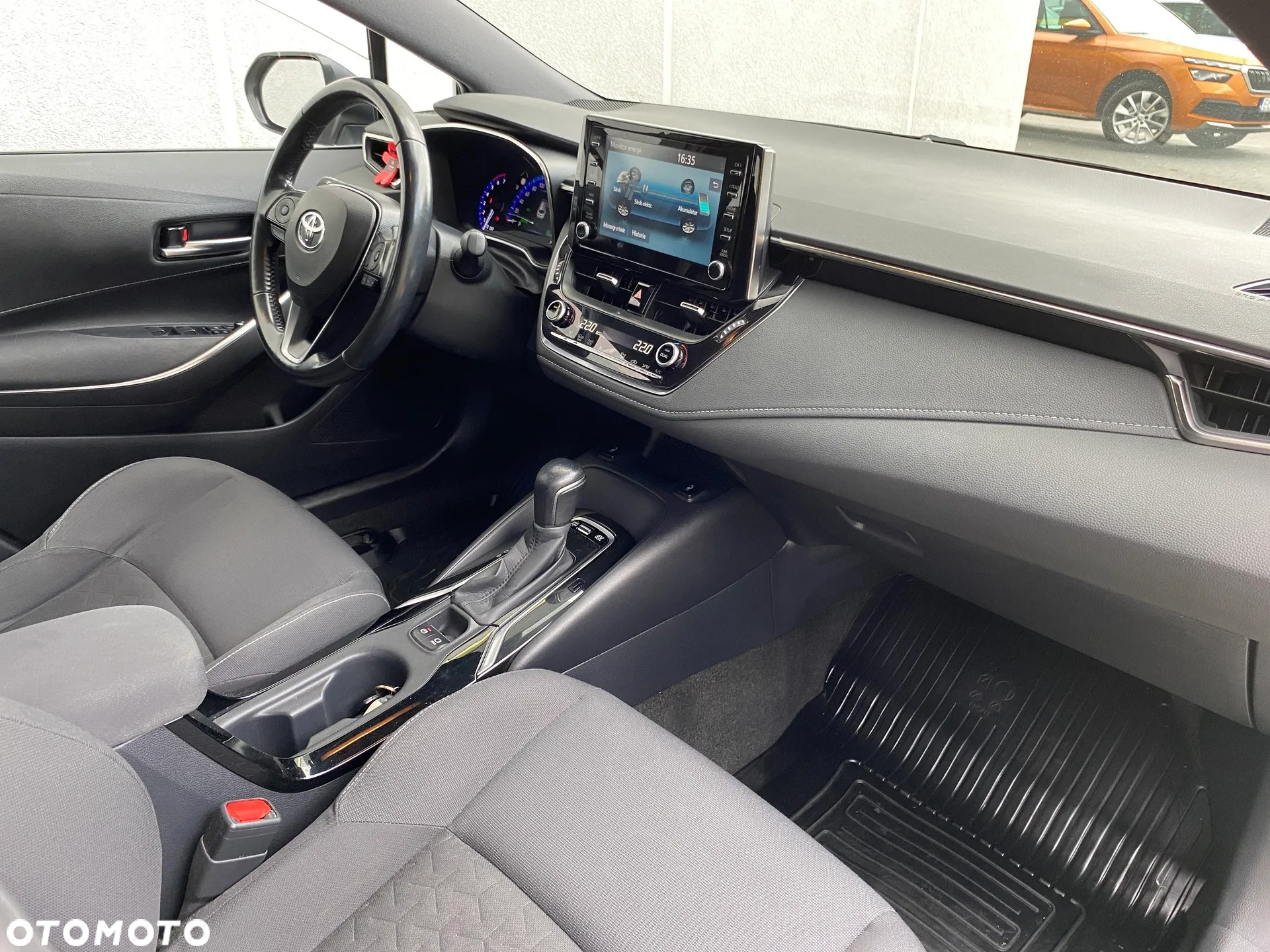 Toyota Corolla 1.8 Hybrid Comfort - 7