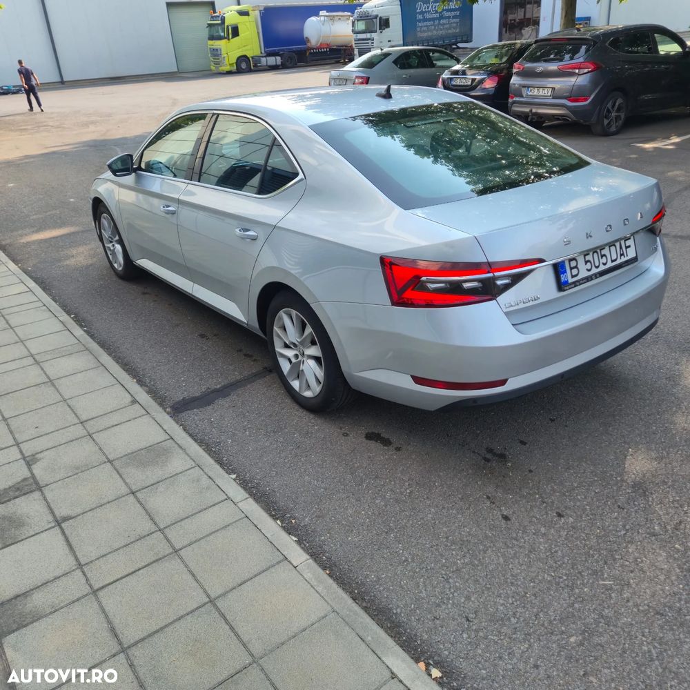 Skoda Superb 2.0 TDI 4X4 DSG Style - 8