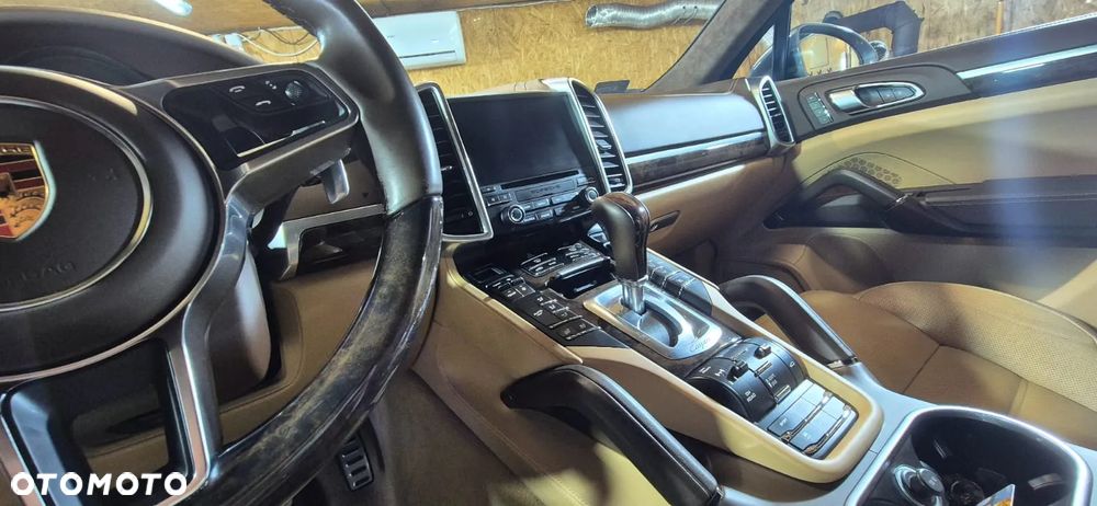 Porsche Cayenne - 25