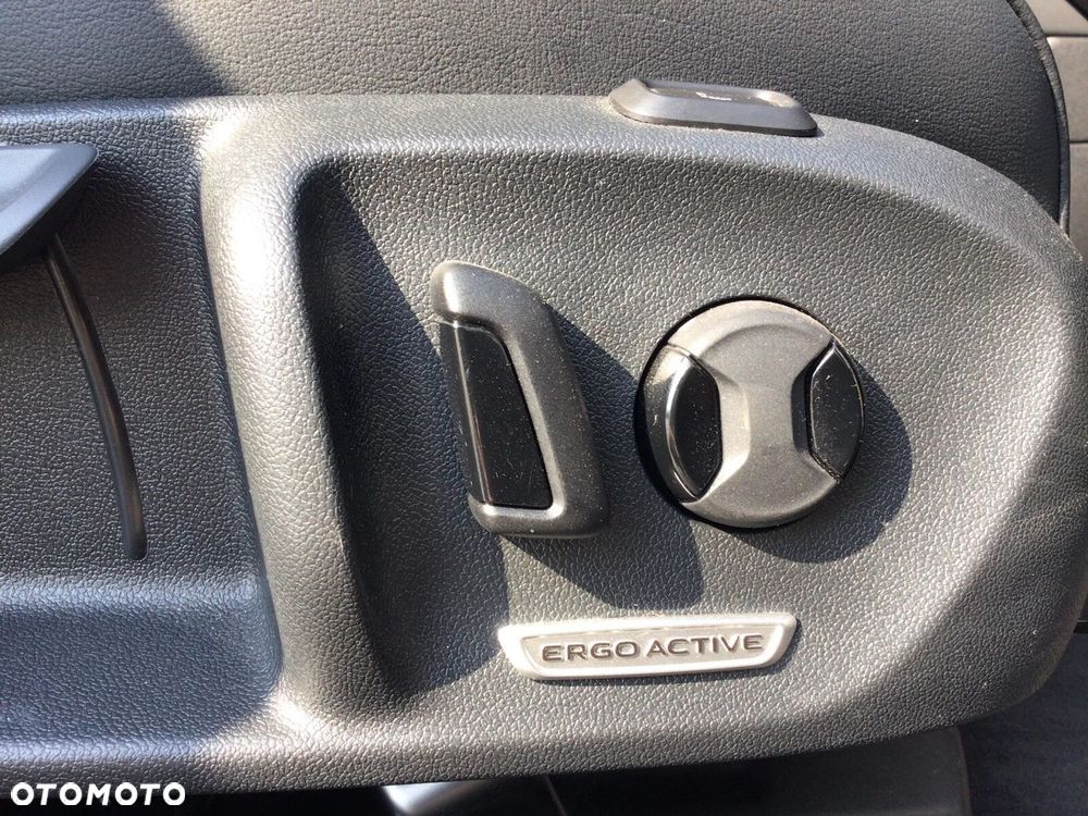 Volkswagen Passat 1.5 TSI EVO Elegance DSG - 27