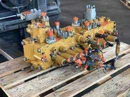Distribuitor hidraulic Caterpillar 325 - piese de schimb Caterpillar - 1