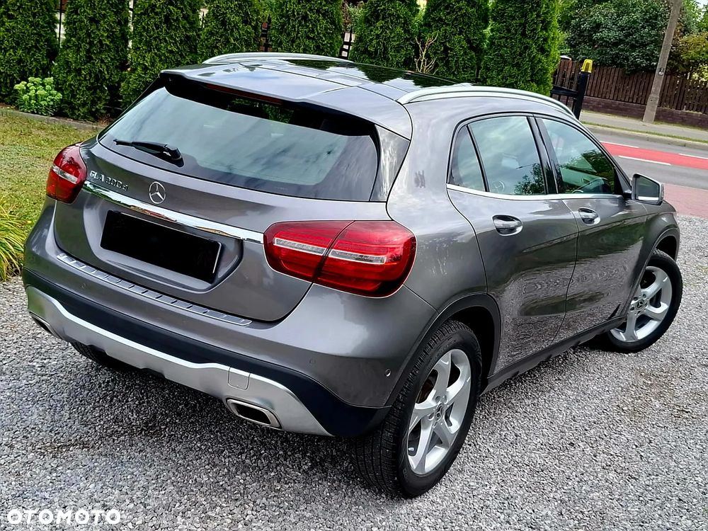 Mercedes-Benz GLA - 8