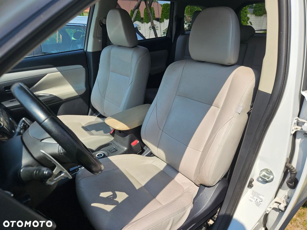 Mitsubishi Outlander 2.2 DI-D Intense + SDA 4WD - 14