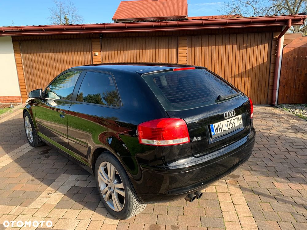 Audi A3 3-drzwiowe 2.0 FSI Attraction - 1