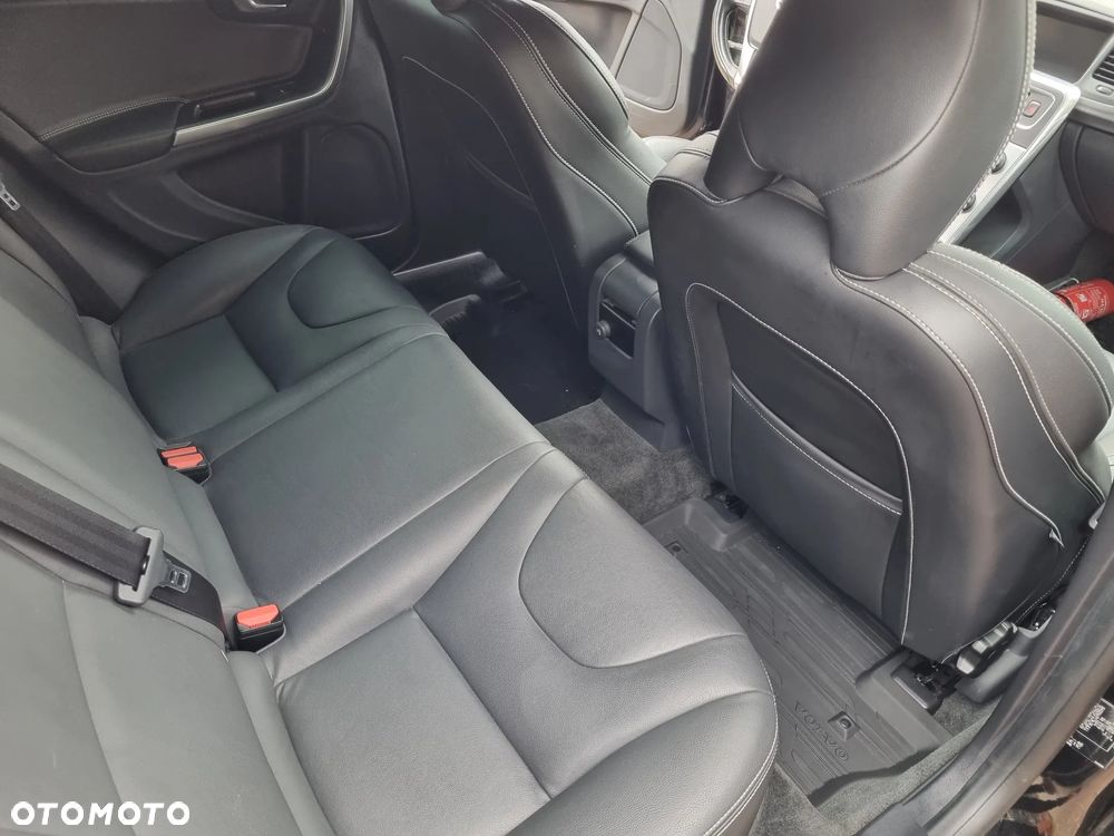 Volvo V60 D2 Drive-E Momentum - 17