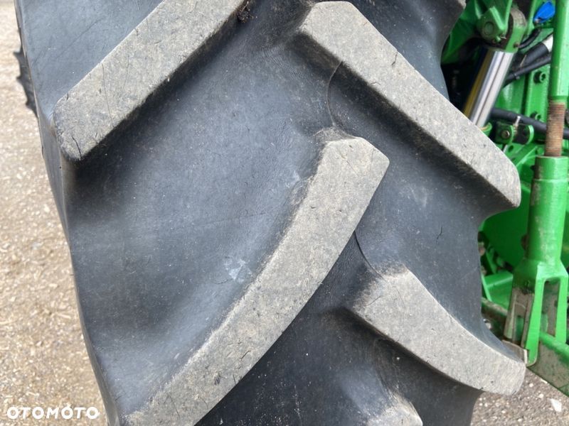 John Deere 5100 R Ciągnik z ładowarką czołową - 6