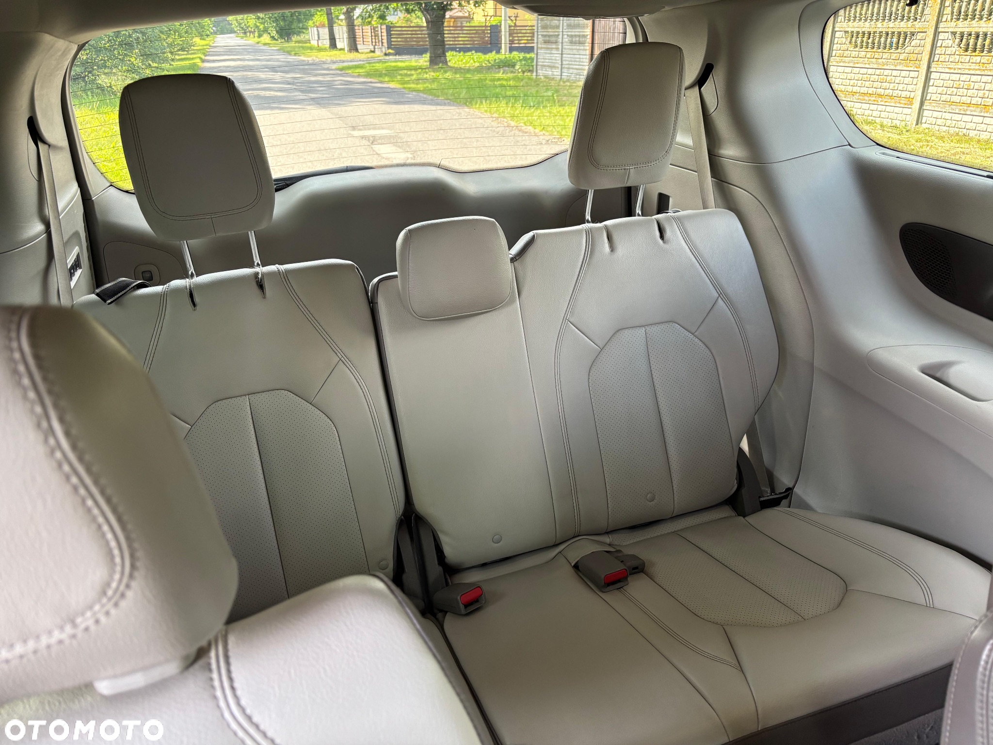 Chrysler Pacifica - 12