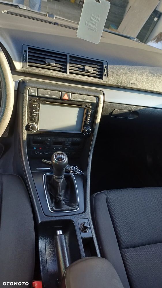 Audi A4 Limousine - 8