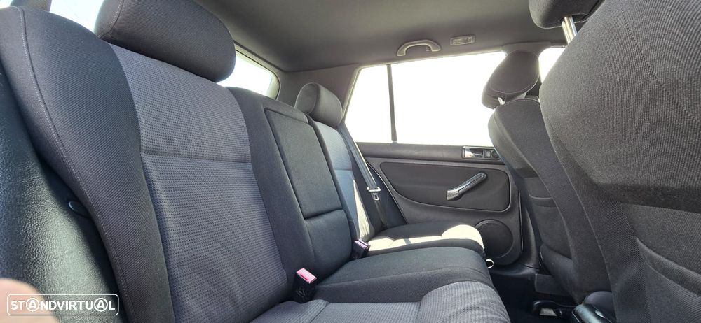 VW Golf 1.9 TDi 25 Anos - 12