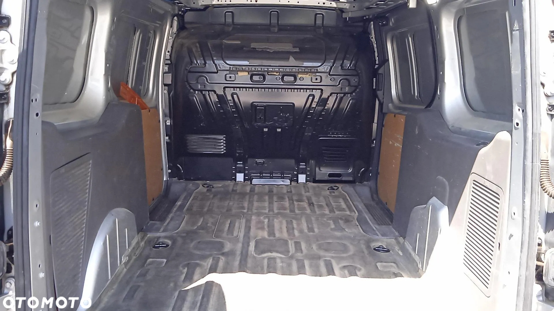 Ford Transit Connect - 28
