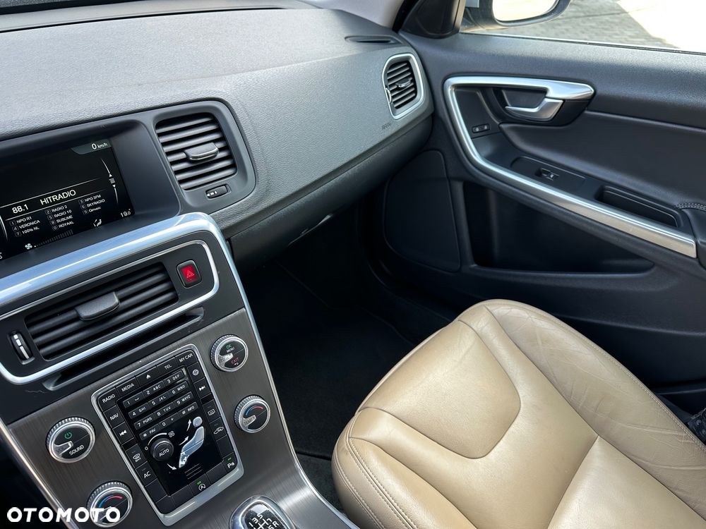 Volvo V60 D4 Momentum - 11