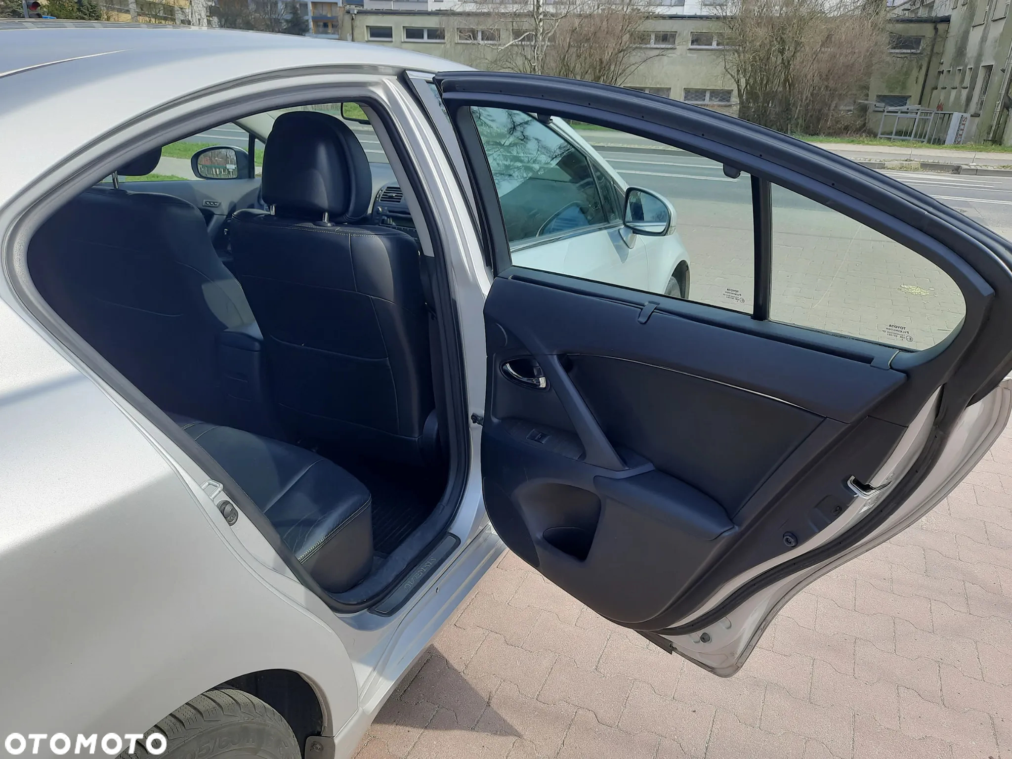 Toyota Avensis - 8