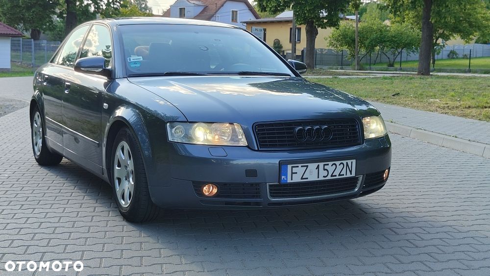 Audi A4 Limousine - 1