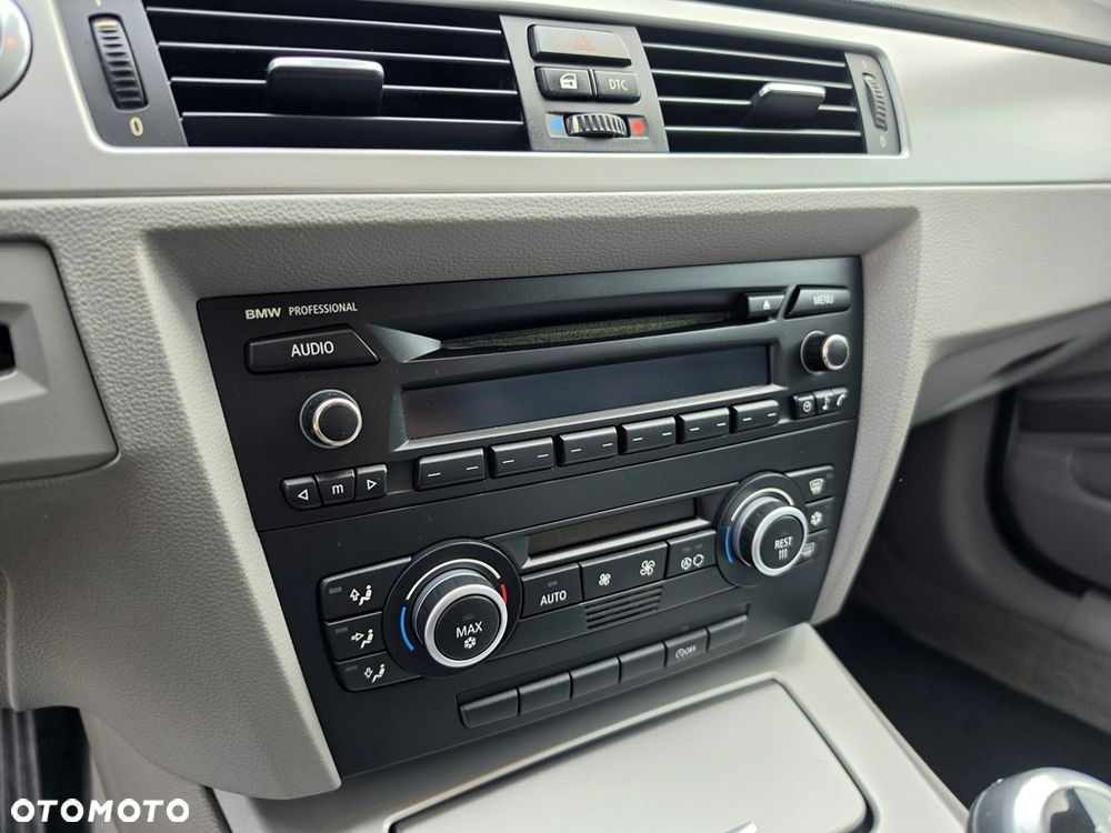 BMW Seria 3 318i Edition Exclusive - 36