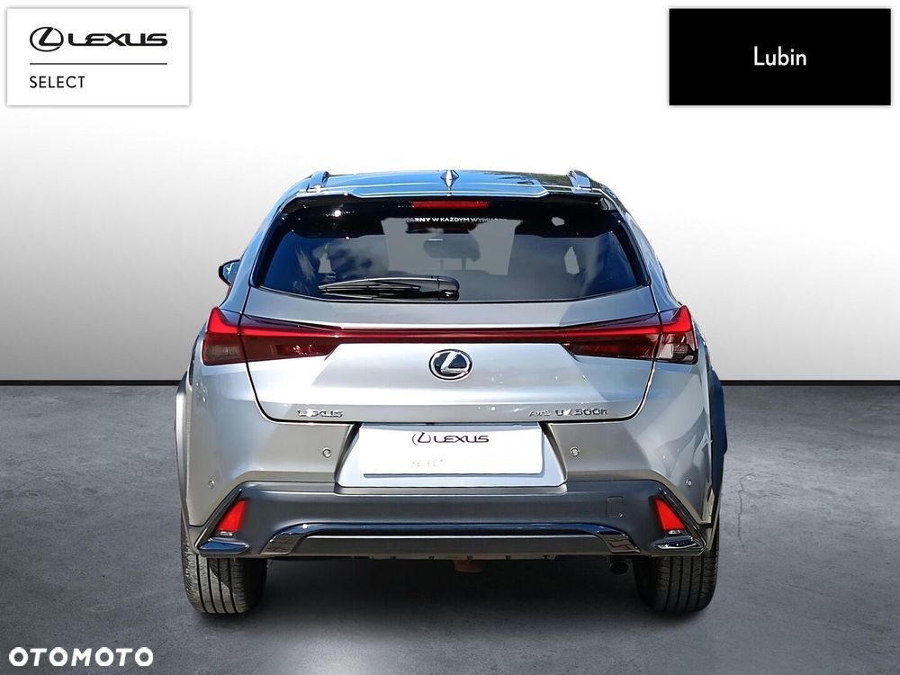 Lexus UX - 4