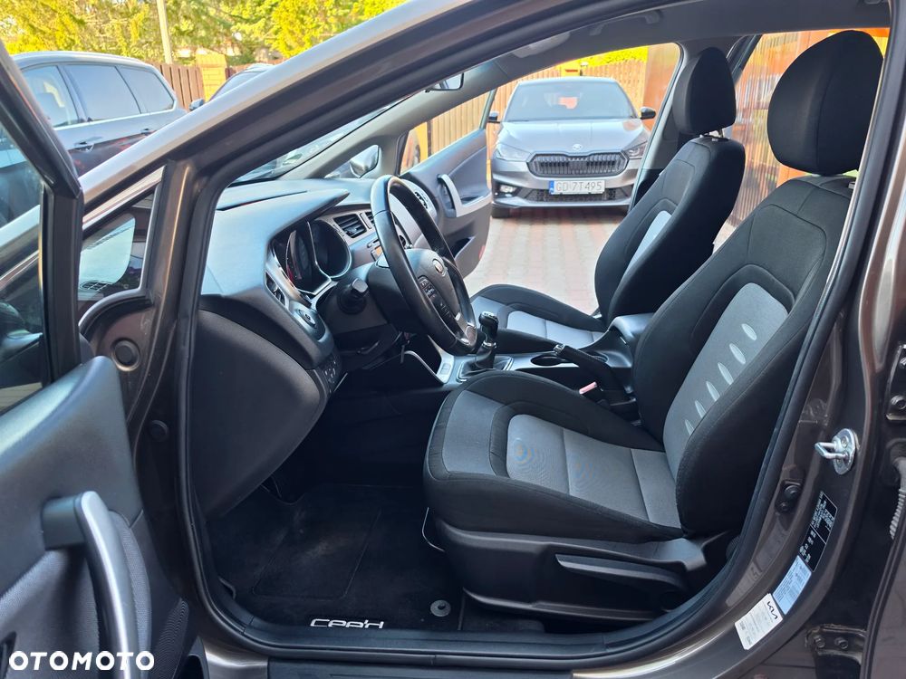 Kia Ceed 1.6 CRDi 128 ISG Spirit - 30