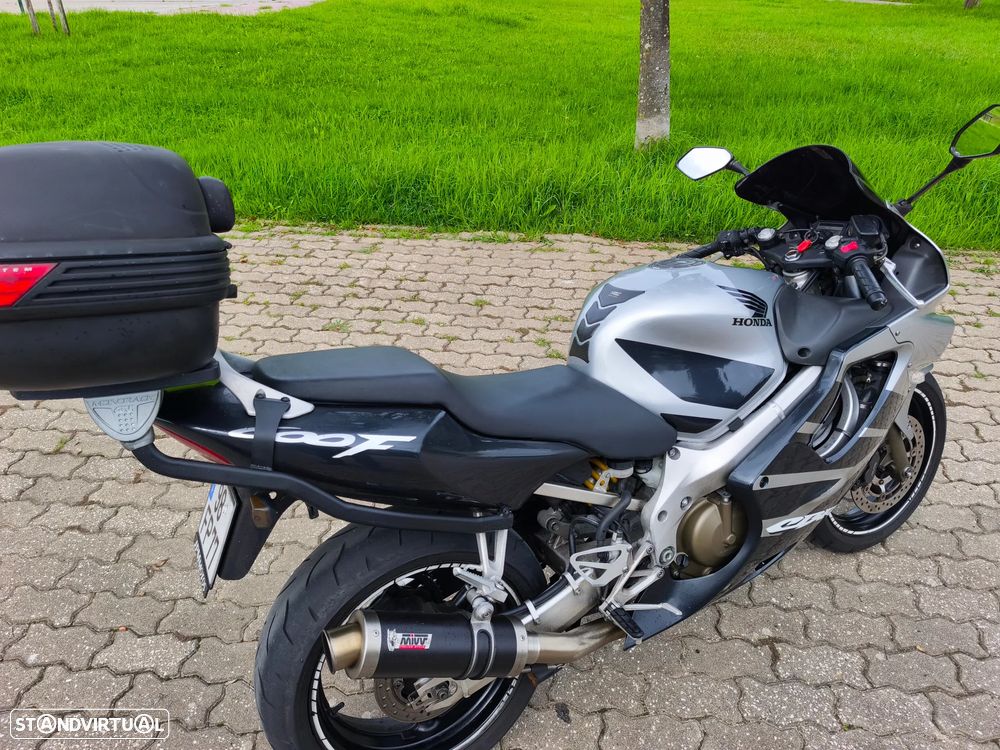 Honda CBR 600 F4 - 3