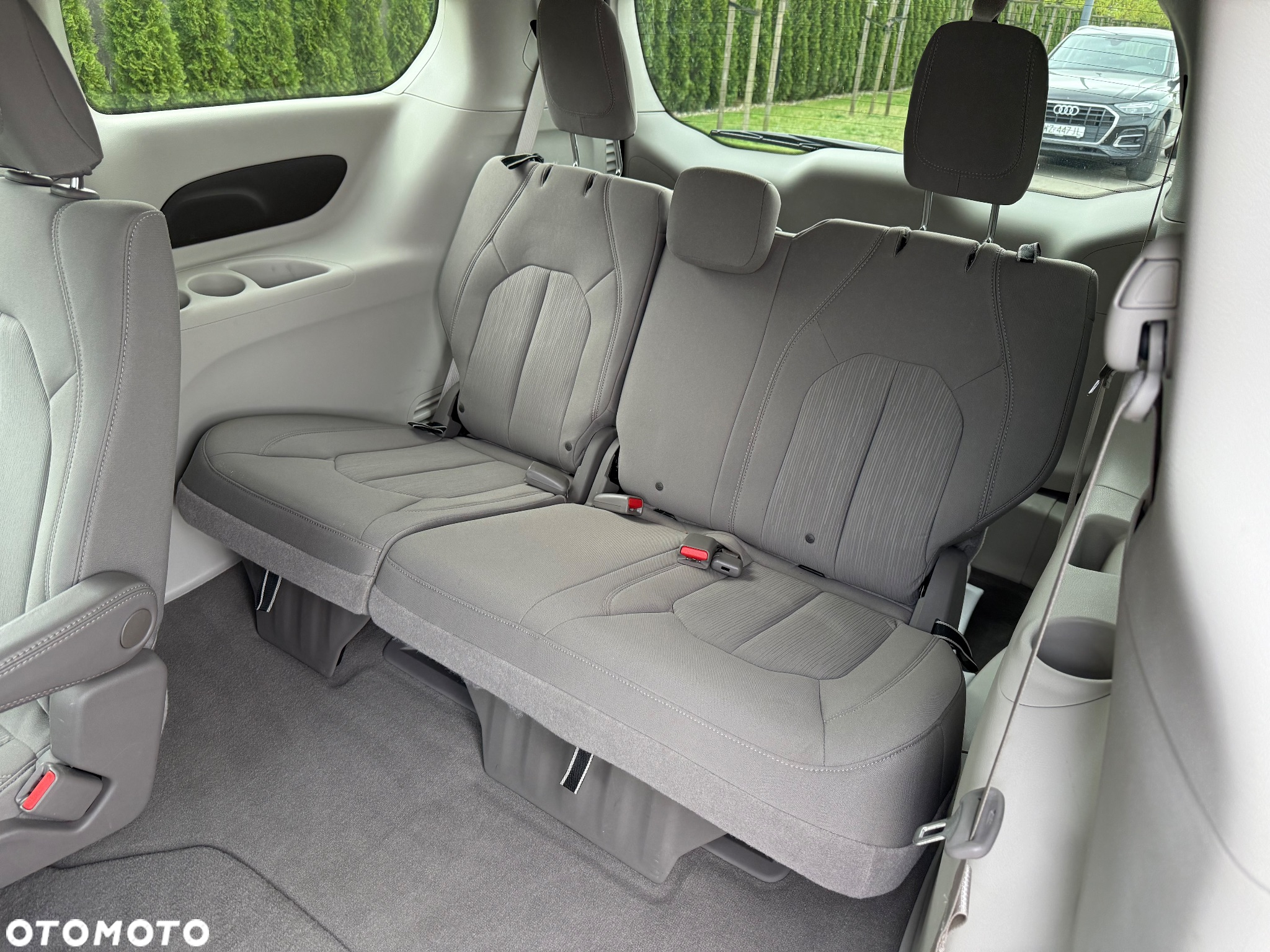 Chrysler Pacifica - 19