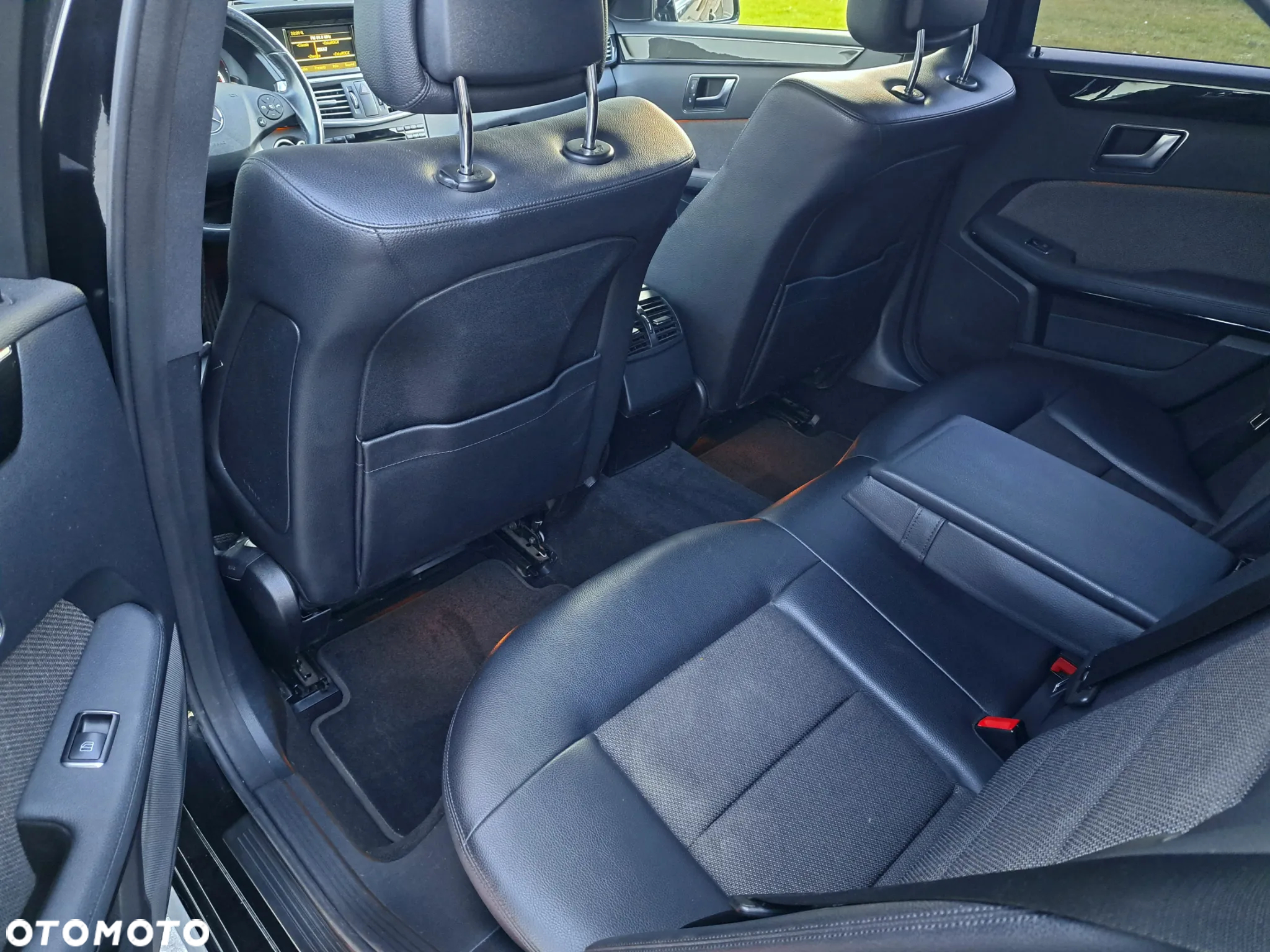 Mercedes-Benz Klasa E 200 CGI BlueEffICIENCY Avantgarde - 15