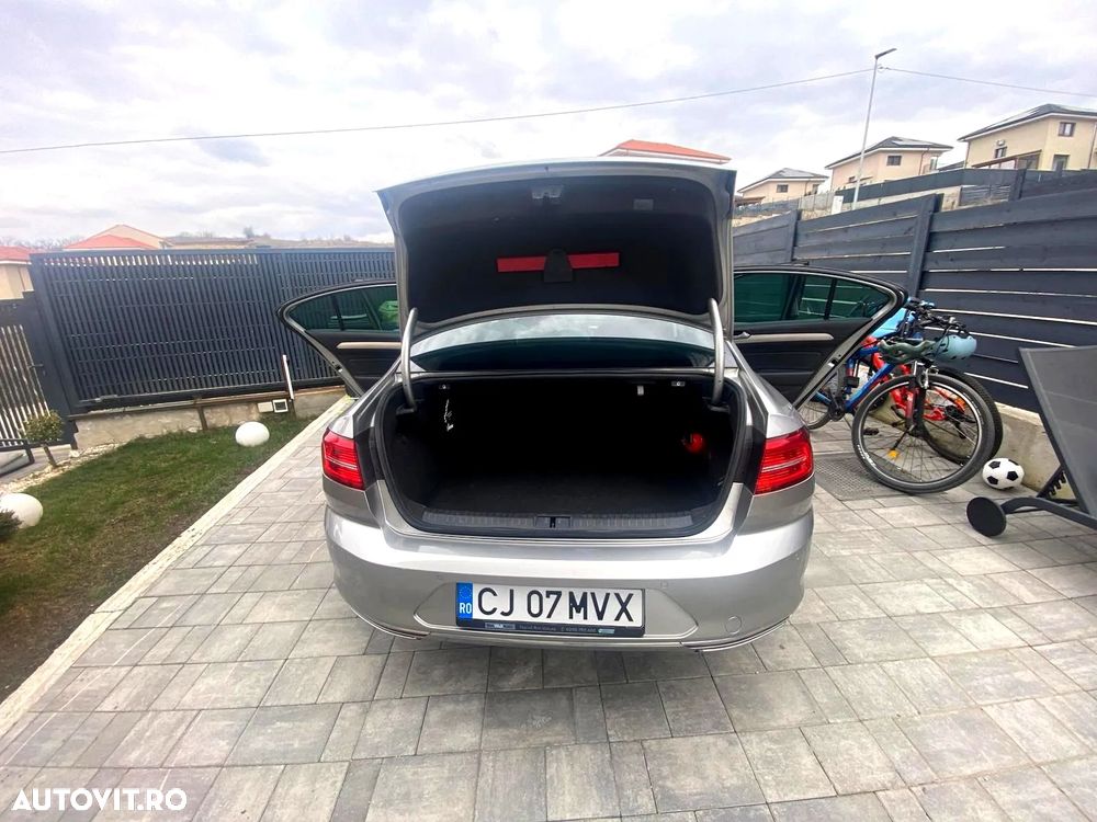 Volkswagen Passat 2.0 TDI DSG 4Motion Highline - 16