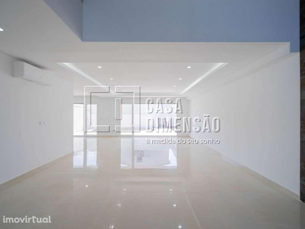 Moradia de Arquitectura Moderna de tipologia T4 na zona da Marisol/... - Grande imagem: 3/60