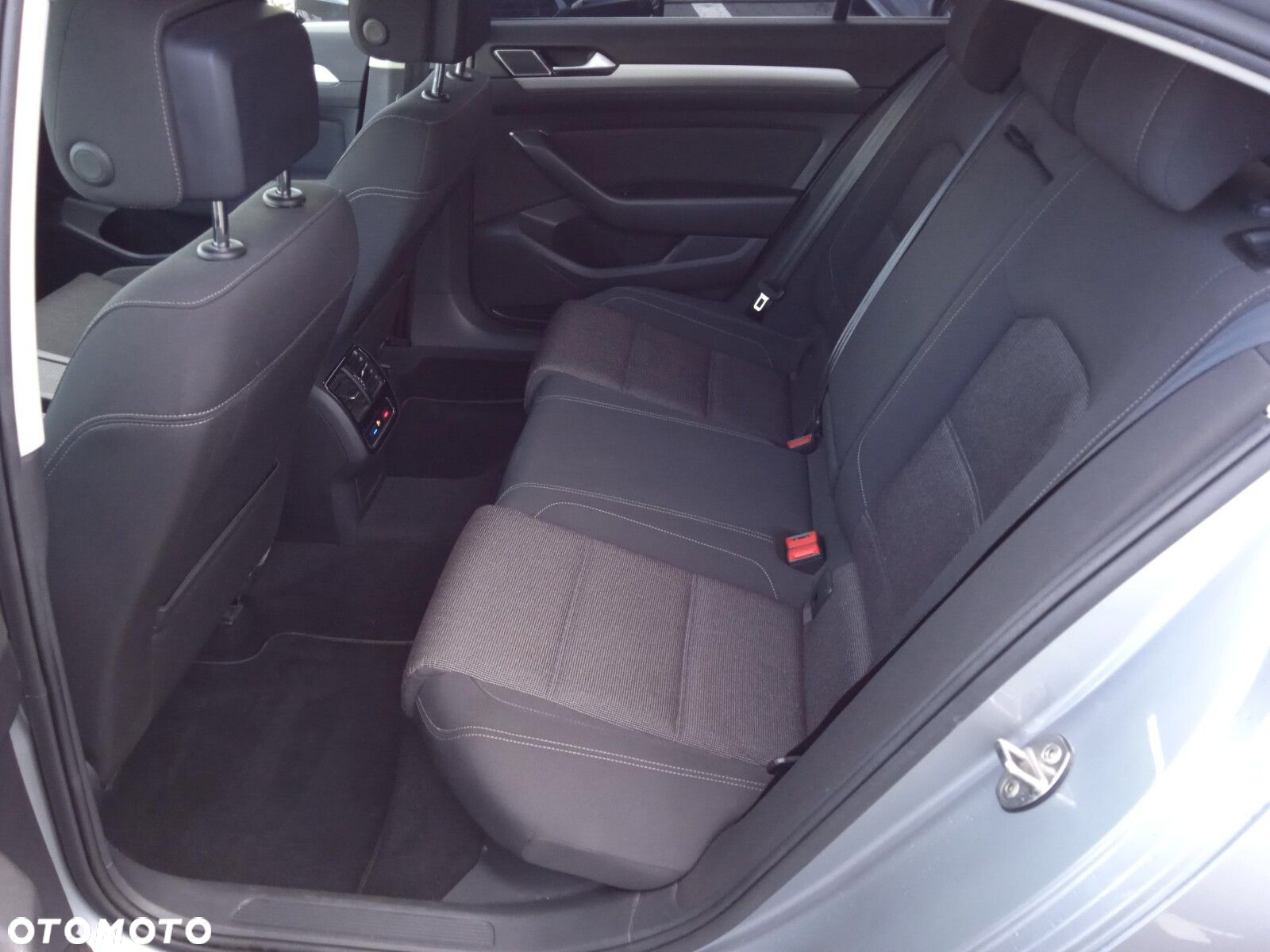Volkswagen Passat - 12