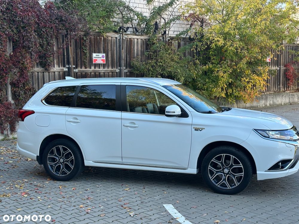 Mitsubishi Outlander - 4