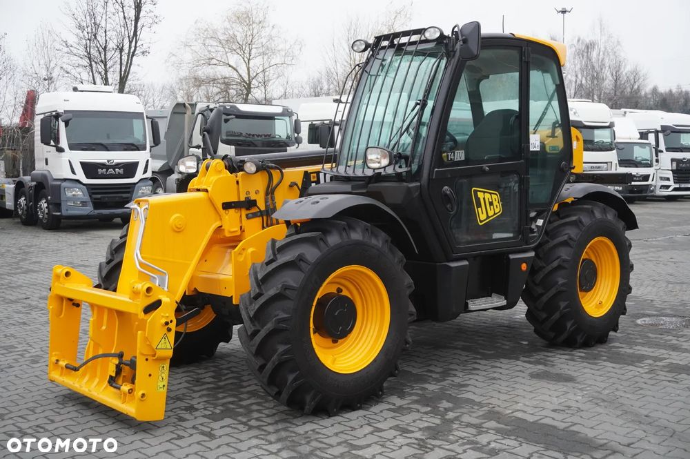 JCB 535-95 / 3,5 t / zasięg 9,5 m / joystick - 10