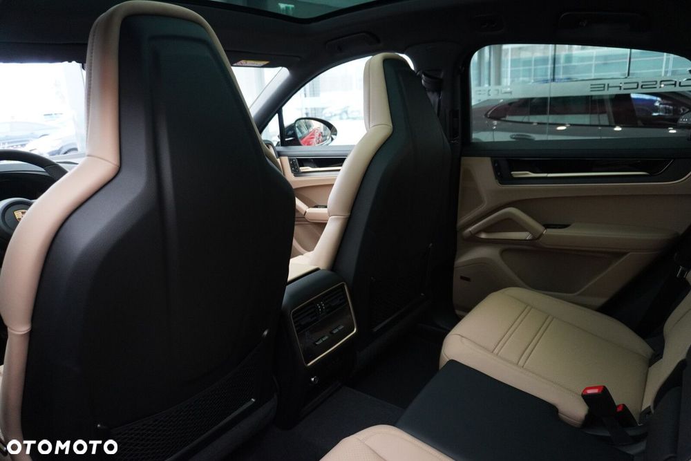 Porsche Cayenne - 30