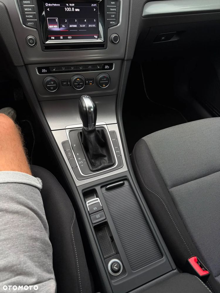 Volkswagen Golf 1.4 TSI BlueMotion Technology DSG Comfortline - 24