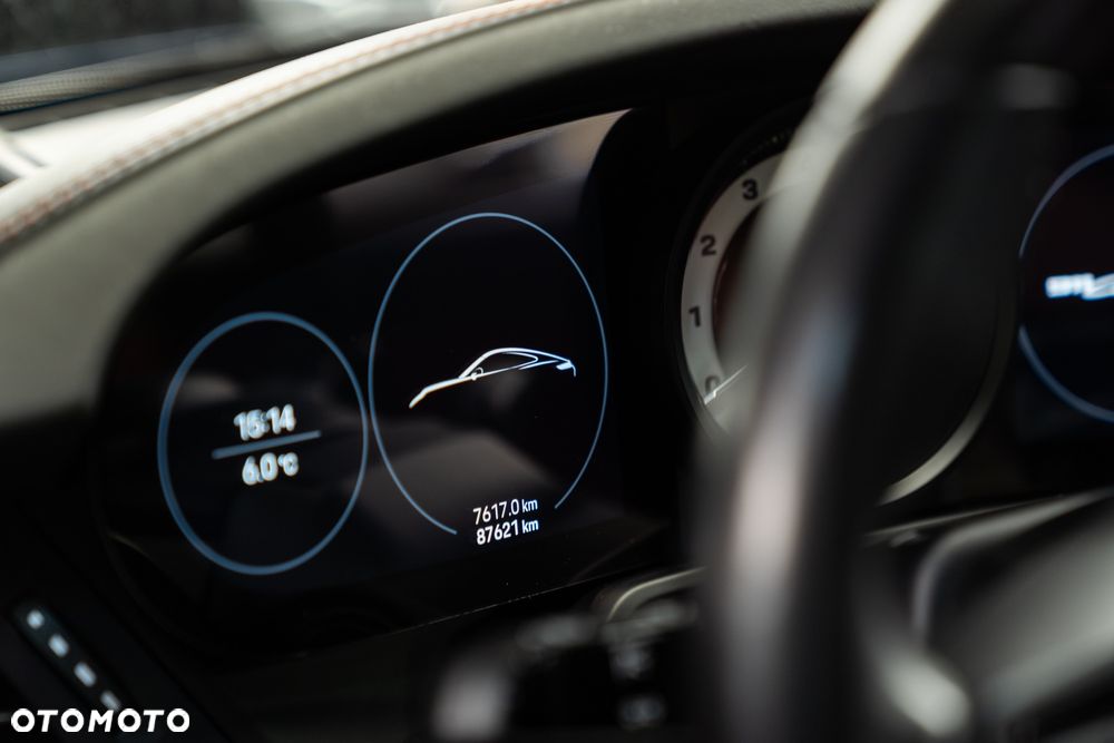 Porsche 911 Carrera 4S - 33