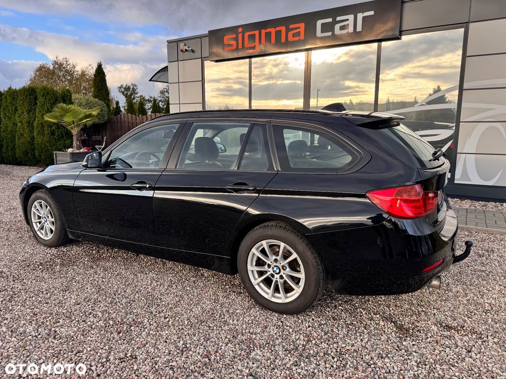 BMW Seria 3 320i Touring - 21