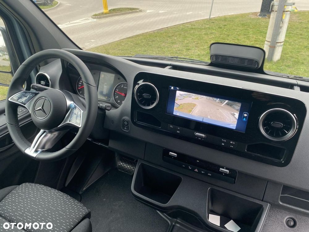 Mercedes-Benz Sprinter - 10