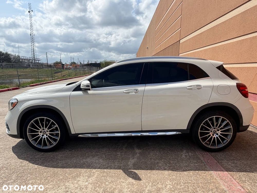 Mercedes-Benz GLA 250 4-Matic - 9