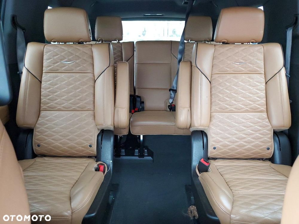 Cadillac Escalade - 8